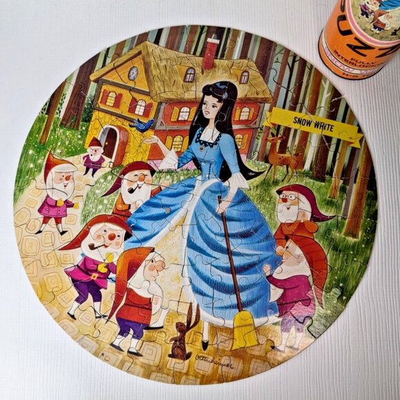 Vintage HG Toys Snow White Round 75 Piece Jigsaw Puzzle in Can 12” - Picture 2 of 16